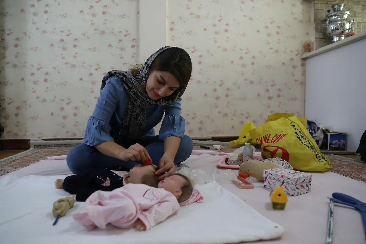 2020-10-22T121003Z-2044910549-RC2ONJ9GRWTX-RTRMADP-3-IRAN-FAMILIES-DOLLS