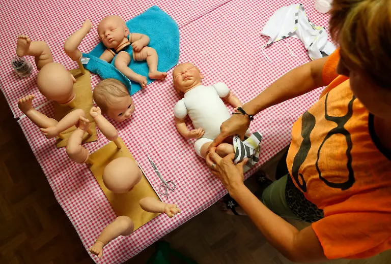 2013-08-09T120000Z-1795780271-GM1E98919ZV01-RTRMADP-3-BELGIUM