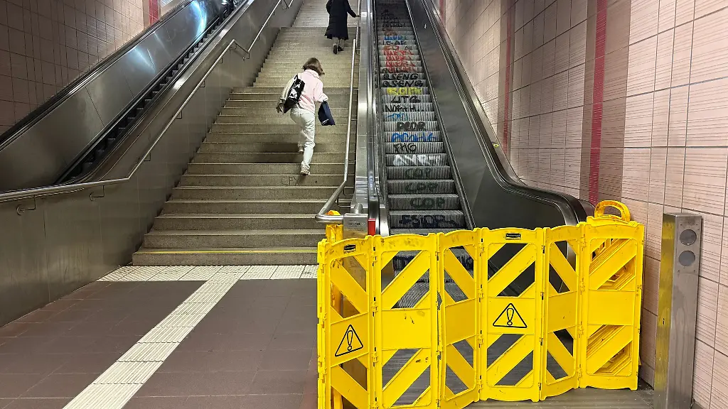 An-mehreren-Bahnhoefen-in-Frankfurt-muessen-Fahrgaeste-Treppenstufen-zu-Fuss-erklimmen