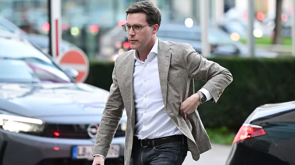 12-03-2026-Baden-Wuerttemberg-Stuttgart-Manuel-Hagel-Landesvorsitzender-der-CDU-Baden-Wuerttemberg-und-Spitzenkandidat-fuer-die-Landtagswahl-in-Baden-Wuerttemberg-2026-geht-vier-Tage-nach-der-Landtagswahl-in-die-Landeszentrale-seiner-Partei-zu-einer-Sitzung-des-Vorstands