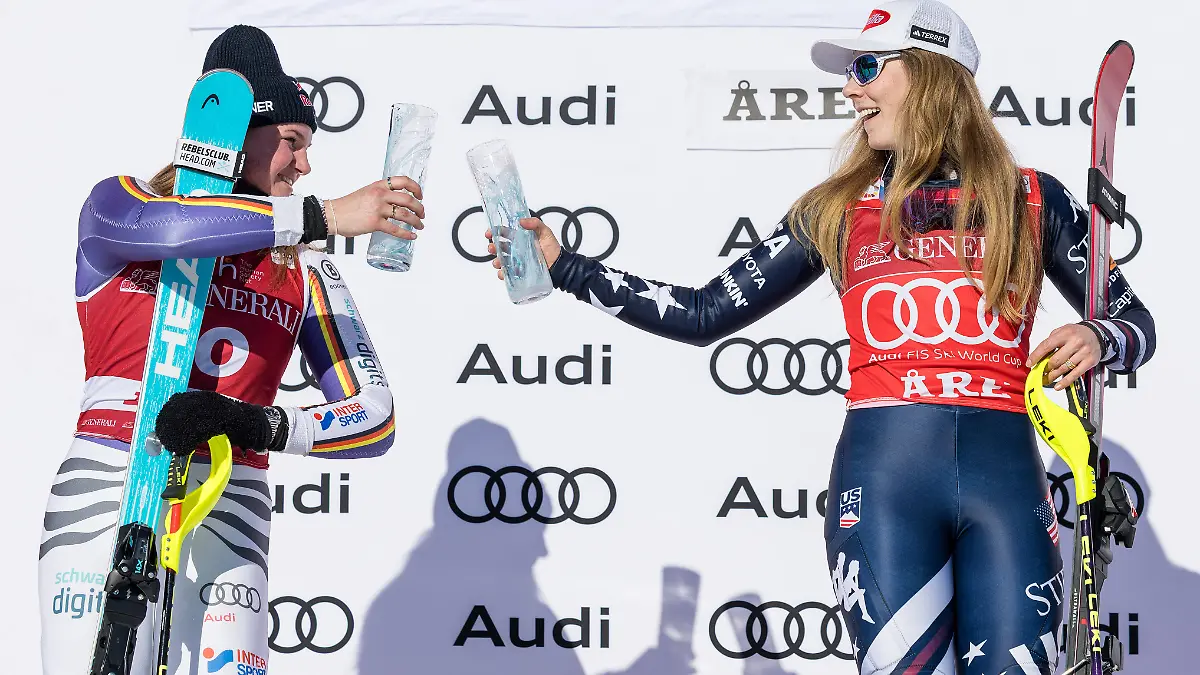 ALPINE-SKIING-FIS-WC-Are-ARE-SWEDEN-15-MAR-26-ALPINE-SKIING-FIS-World-Cup-slalom-ladies-Image-shows-Emma-Aicher-GER-and-Mikaela-Shiffrin-USA-Keywords-trophies