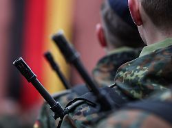 Bild: 59 Beschuldigte in Zweibrücken: Bundeswehr nennt Zahlen zum Fallschirmjäger-Skandal
