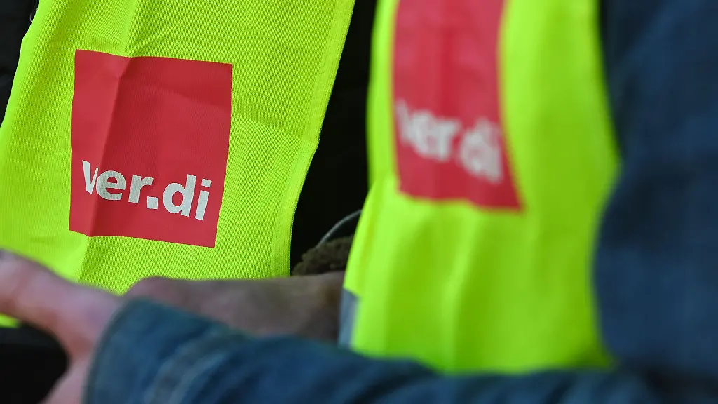 Stillstand-im-OePNV-Verdi-erhoeht-im-Tarifkonflikt-den-Druck