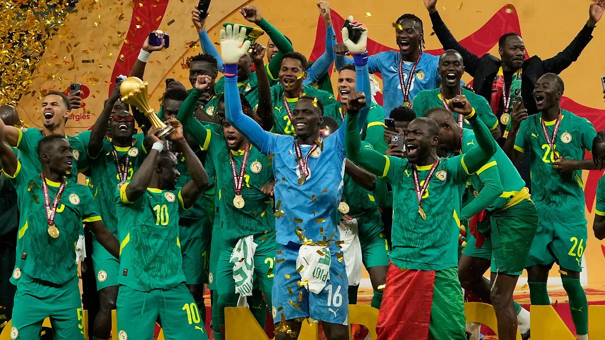 "Administrativer Raubüberfall": Nationalteam präsentiert Pokal, der ihm gar nicht gehört