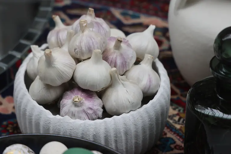 Traditional-items-adorn-a-Haft-Sin-Haft-Seen-an-arrangement-of-seven-symbolic-items-that-all-begin-with-the-letter-S-in-Farsi-displayed-during-the-Nowruz-Bazaar-a-Persian-New-Year-market-during-Nevruz-celebrations-in-Toronto-Canada-on-March-1-2025-Nevruz-also-known-as-Norooz-Nourooz-Newroz-or-Nowruz-means-new-day-and-marks-the-first-day-of-Spring-It-is-also-celebrated-in-Iran-Afghanistan-Azerbaijan-Albania-Bashkortostan-Bahrain-Georgia-Turkmenistan-Tajikistan-Uzbekistan-Kyrgyzstan-and-Kazakhstan-as-well-as-among-various-other-Iranian-and-Turkic-peoples-in-Iraqi-Kurdistan-Syria-Lebanon-Pakistan-India-northwestern-China-the-Caucasus-the-Crimea-and-the-Balkans-Photo-by-Creative-Touch-Imaging-Ltd