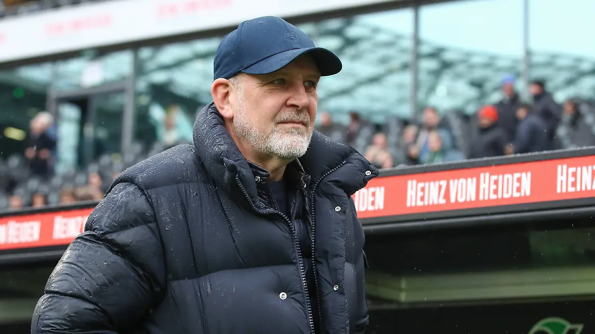 22-02-2026-xtgx-Fussball-2-Bundesliga-Hannover-96-SG-Dynamo-Dresden-emspor-v-l