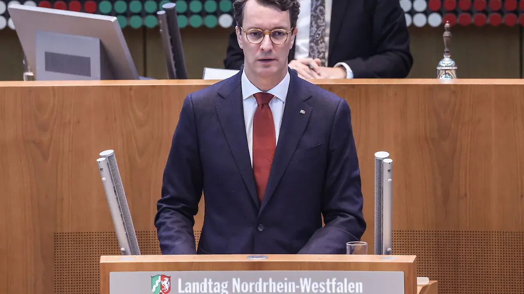 Wenn-Nordrhein-Westfalens-Ministerpraesident-Hendrik-Wuest-CDU-im-Landtag-das-Wort-ergreift-geht-es-stets-um-Themen-von-grosser-Tragweite