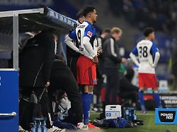 Fans wundern sich wegen Glatzel: Verzweifelter HSV-Stürmer versteht die Welt nicht mehr