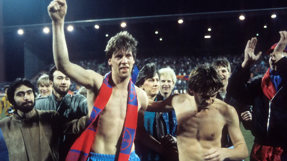Bildnummer-04089797-Datum-19-03-1986-Copyright-imago-Kicker-Eissner-Wolfgang-Funkel-2-v-li-und-Mathias-Herget-beide-Uerdingen-2-v-re
