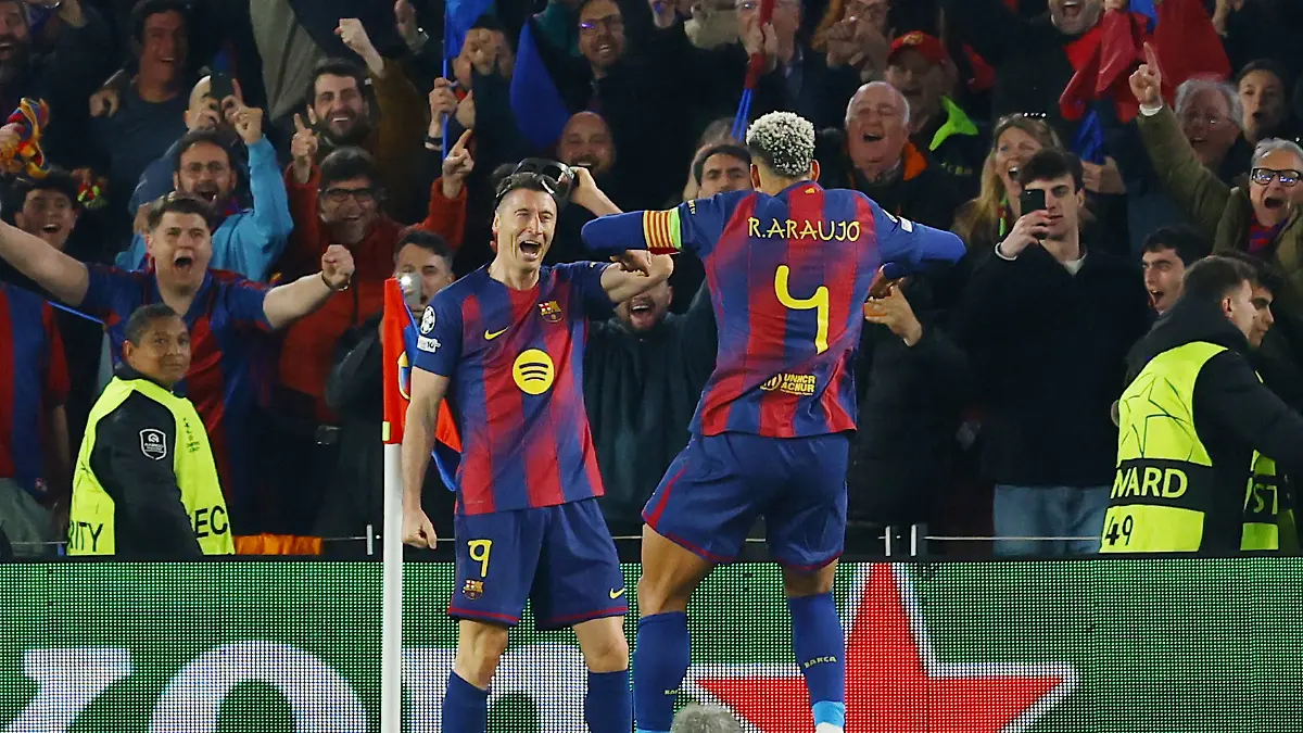 Soccer-Football-UEFA-Champions-League-Round-of-16-Second-Leg-FC-Barcelona-v-Newcastle-United-Spotify-Camp-Nou-Barcelona-Spain-March-18-2026-FC-Barcelona-s-Robert-Lewandowski-celebrates-scoring-their-sixth-goal-with-Ronald-Araujo-REUTERS-Albert-Gea