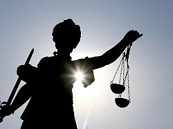 Hessen: Beziehung mit Häftling - Gericht bestätigt Entlassung