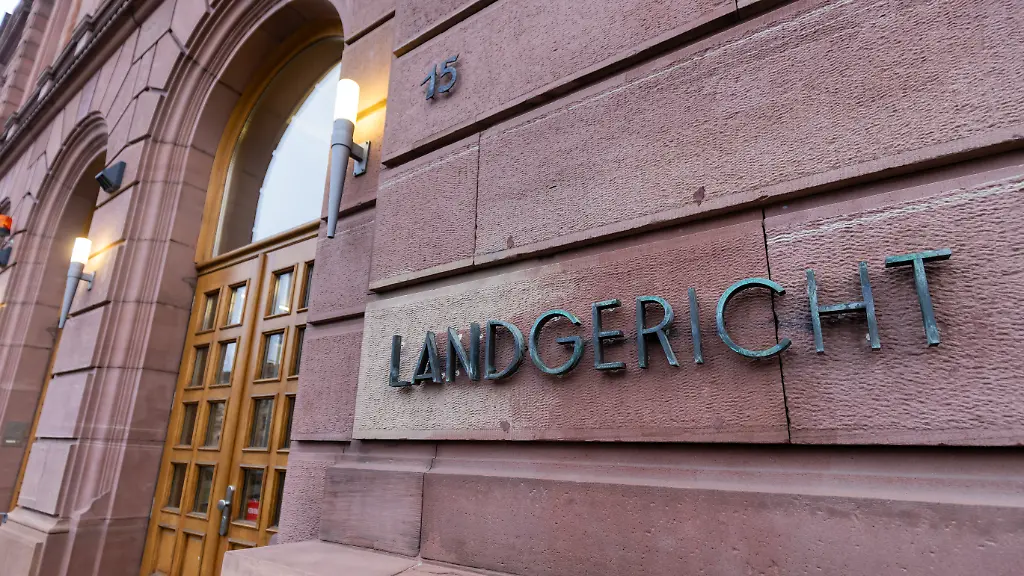 Das-Landgericht-Giessen-am-Tag-des-Prozesses-gegen-den-bereits-rechtskraeftig-verurteilten-Moerder-der-14-jaehrigen-Ayleen-aus-Baden-Wuerttemberg-In-dem-Verfahren-wird-neben-der-Frage-der-Sicherungsverwahrung-noch-ueber-zwei-Tatvorwuerfe-neu-zu-befinden-sein-naemlich-den-Besitz-kinderpornografischer-Inhalte-und-den-sexuellen-Missbrauch-eines-Kindes-ohne-Koerperkontakt