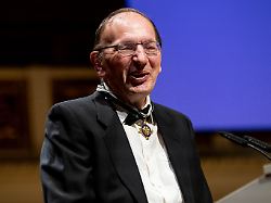 "Einführung mächtiger Werkzeuge": Deutscher erhält erstmals Mathematik-"Nobelpreis"