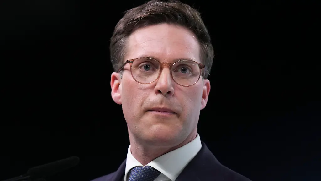 Manuel-Hagel-Spitzenkandidat-der-CDU-in-Baden-Wuerttemberg-im-Portrait-bei-seiner-Rede-zu-den-Delegierten-beim-38-Bundesparteitag-der-CDU-Deutschlands-in-der-Messe-Stuttgart-Stuttgart-20-02