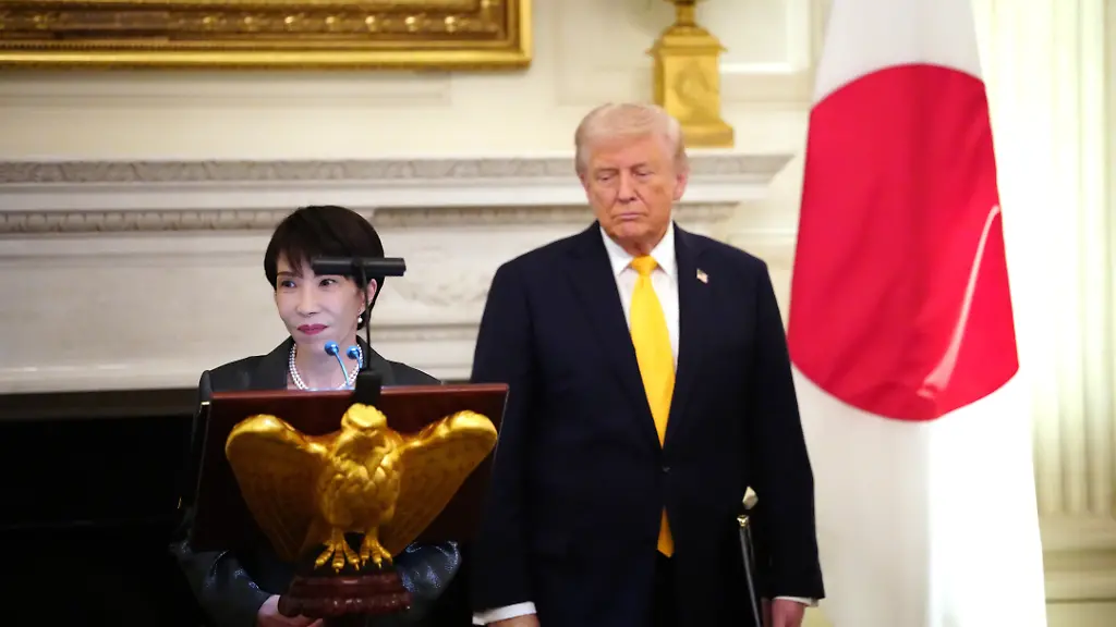 United-States-President-Donald-J-Trump-listens-as-Prime-Minster-Takeuchi-Sanae-of-Japan-makes-remarks-during-a-dinner-in-the-State-Dining-Room-of-the-White-House-in-Washington-DC-USA-on-Thursday-March-19-2026-Earlier-in-the-day-The-President-and-PM-Takeuchi-exchanged-views-on-Iran-energy-and-issues-in-the-Indo-Pacific-region