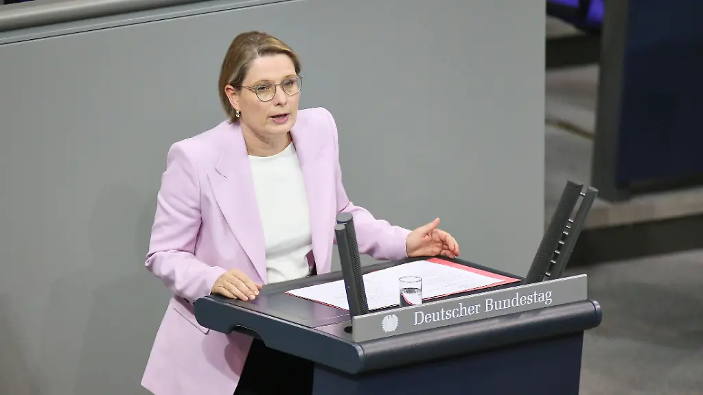 Berlin-Deutschland-Deutscher-Bundestag-64