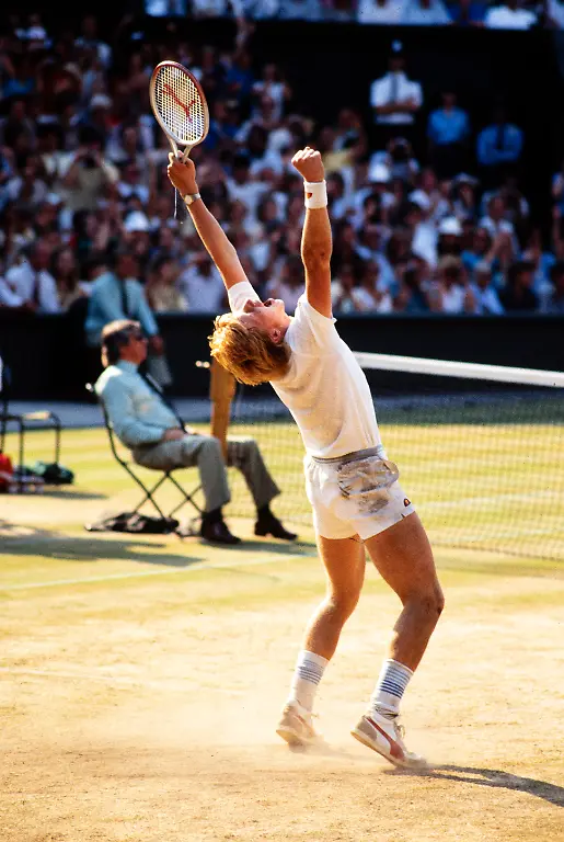 BECKER-85-JUB-WIMB-RAU-JPG-London-Great-Britain-Juli-1985-Boris-BECKER-bejubelt-seinen-1-Wimbledonsieg-Wimbledon-Sieg-Grand-Slam-All-England-Championships-Es-ist-untersagt-angefertigte-Fotoaufnahmen-in-Form-von-Sequenzbildern-und-oder-videoaehnlichen-Fotostrecken-zu-verwerten-bzw-verwerten-zu-lassen-DFL-regulations-prohibit-any-use-of-photographs-as-image-sequences-and-or-quasi-video