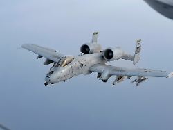 Oldtimer kurz vor Ausmusterung: Das betagte "Warzenschwein" der USA jagt Irans Schnellboote