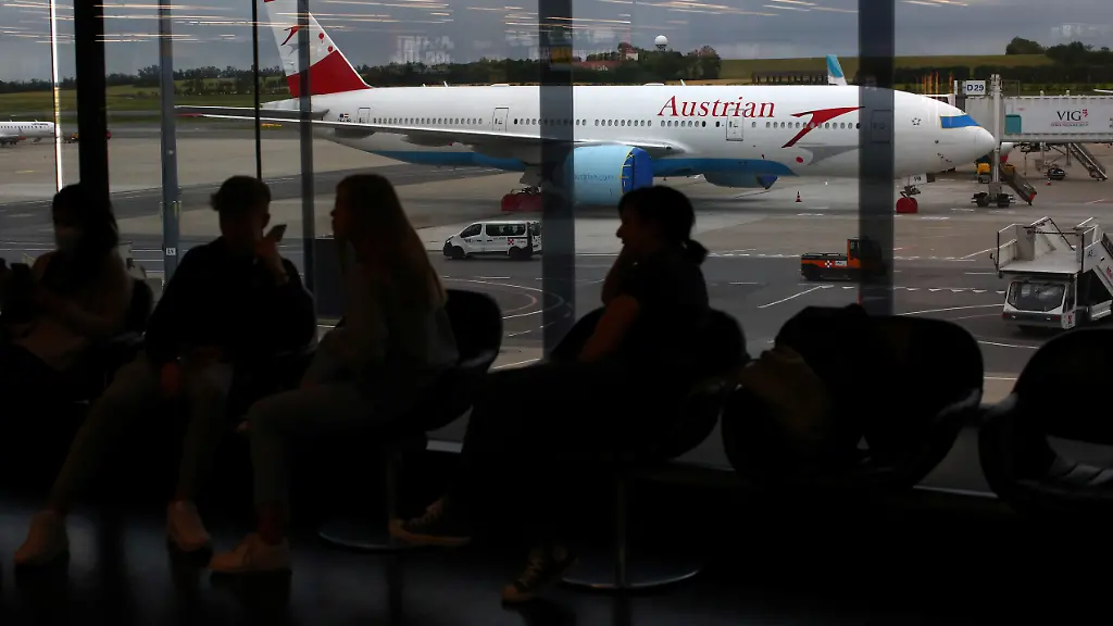 2020-06-15T000000Z-1034442208-RC2L9H9NIAX7-RTRMADP-3-HEALTH-CORONAVIRUS-LUFTHANSA-AUSTRIAN