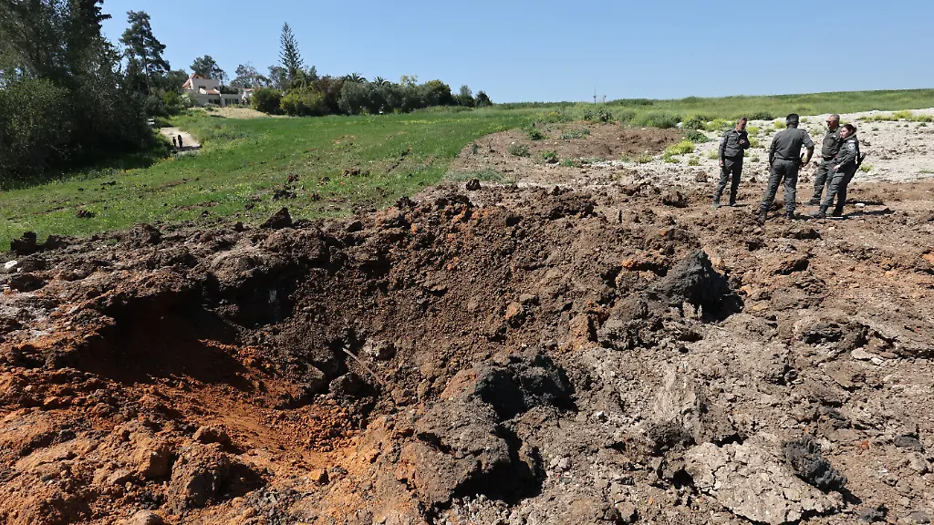 260317-BEIT-SHEMESH-March-17-2026-Xinhua-This-photo-taken-on-March-17-2026-shows-an-impact-site-of-an-Iranian-missile-attack-in-Beit-Shemesh-Israel
