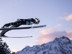 "Schlimmste, was passieren kann": Springer stürzt bei Probe auf Skiflugschanze "wirklich brutal"