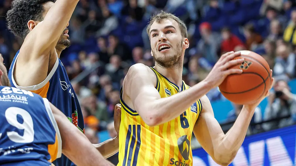 Nationalspieler-Malte-Delow-war-bester-Alba-Schuetze