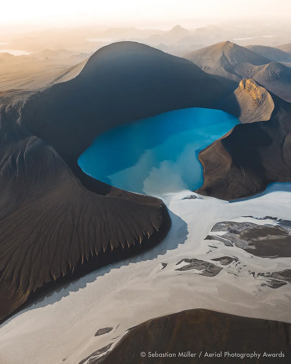 Skyggnisvatn-Sebastian-Muller-Aerial-Photography-Awards-2020