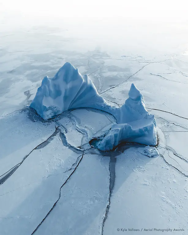 Arctic-Paradise-Kyle-Vollaers-Aerial-Photography-Awards-2020