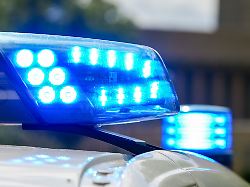 Nordrhein-Westfalen: Fahrerin landet im Straßengraben - schwer verletzt