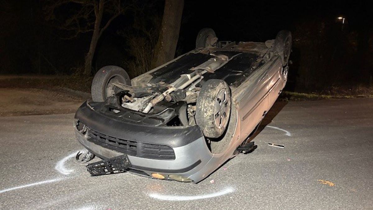 Fahrer verliert Kontrolle über Auto - Fußgänger tot