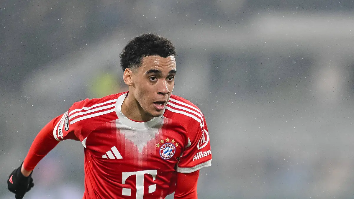 Jamal-Musiala-FC-Bayern-Muenchen-Looks-on-during-the-UEFA-Champions-League-2025-26-Round-of-16-First-Leg-match-between-Atalanta-BC-and-FC-Bayern-Muenchen-at-Stadio-di-Bergamo-on-March-10-2026-in-Bergamo-Italy