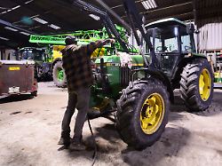 Milch, Mais, Dünger und Stahl: Wie der Iran-Krieg Wirtschaft und Verbraucher trifft