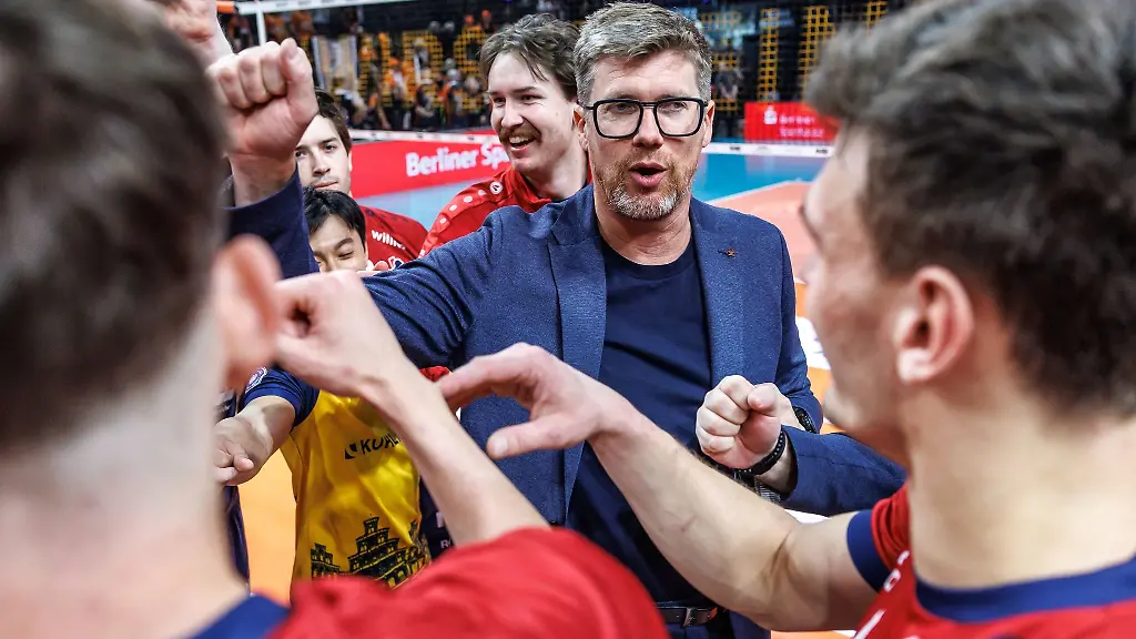 Trainer-Stefan-Huebner-und-die-SVG-Lueneburg-spielten-zum-Abschluss-der-Hauptrunde-in-Karlsruhe