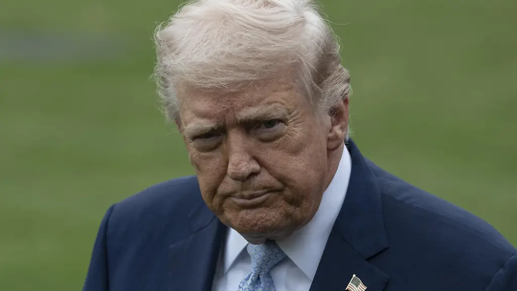 WASHINGTON-DC-UNITED-STATES-MARCH-20-United-States-President-Donald-Trump-speaks-to-the-press-before-his-departs-the-White-House-en-route-Miami-Florida-on-March-20-2026-in-Washington-DC