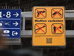 Niedersachsen & Bremen: Innenministerin: Waffen gehören nicht in Busse und Bahnen