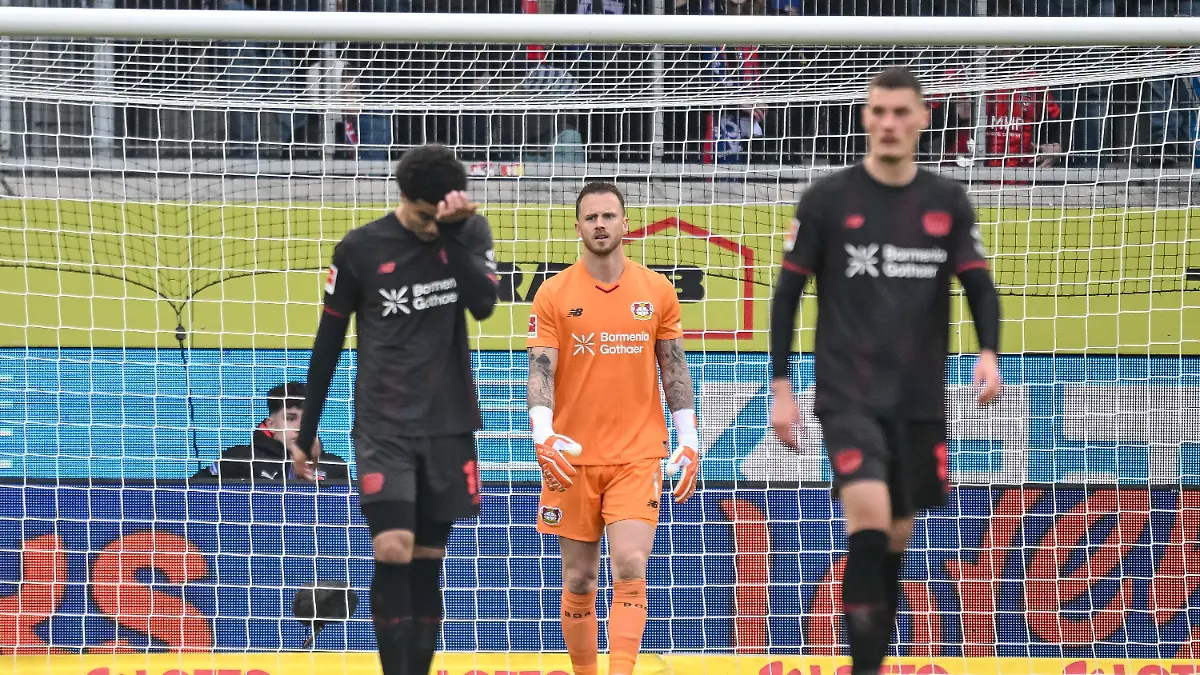 21-03-2026-Baden-Wuerttemberg-Heidenheim-Fussball-Maenner-Bundesliga-1-FC-Heidenheim-Bayer-Leverkusen-27-Spieltag-Voith-Arena-Malik-Tillman-l-r-Bayer-04-Leverkusen-Torwart-Mark-Flekken-Bayer-04-Leverkusen-und-Patrik-Schick-Bayer-04-Leverkusen-reagieren-unzufrieden-nach-dem-1-2-Foto-Harry-Langer-dpa-WICHTIGER-HINWEIS-Gemaess-den-Vorgaben-der-DFL-Deutsche-Fussball-Liga-bzw-des-DFB-Deutscher-Fussball-Bund-ist-es-untersagt-in-dem-Stadion-und-oder-vom-Spiel-angefertigte-Fotoaufnahmen-in-Form-von-Sequenzbildern-und-oder-videoaehnlichen-Fotostrecken-zu-verwerten-bzw-verwerten-zu-lassen