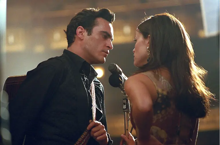 WALK-THE-LINE-USA-2005-James-Mangold-Johnny-Cash-JOAQUIN-PHOENIX-and-June-Carter-REESE-WITHERSPOON-rights-RM