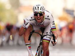 "Er hat mich sprachlos gemacht": "Monumentaler Pogacar" triumphiert nach denkwürdigem Radsport-Drama