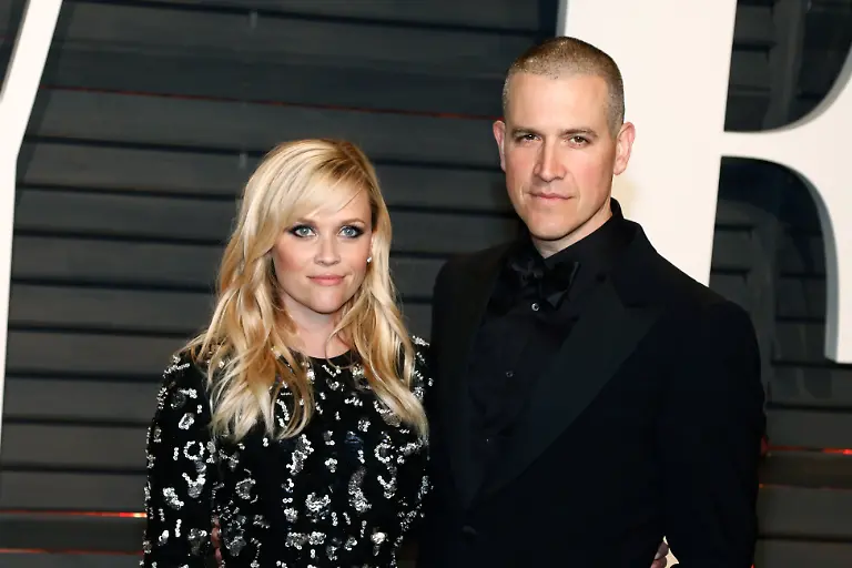 Reese-Witherspoon-and-Jim-Toth-attend-the-Vanity-Fair-Oscar-Party-at-Wallis-Annenberg-Center-for-the-Performing-Arts-in-Beverly-Hills-Los-Angeles-USA-on-26-February-2017