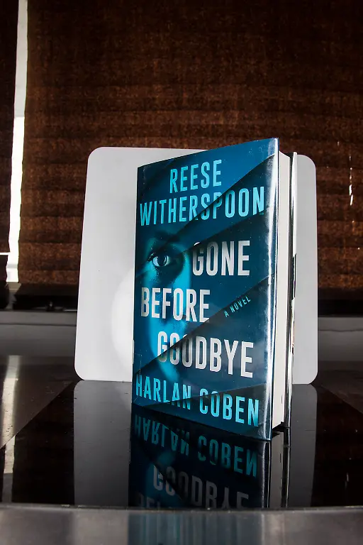 December-18-2025-New-York-City-New-York-USA-Book-Gone-Before-Goodbye-by-author-actress-Reese-Witherspoon-and-author-Harlan-Coben-Credit-Image-A-Billy-Tompkins-ZUMA-Press-Wire