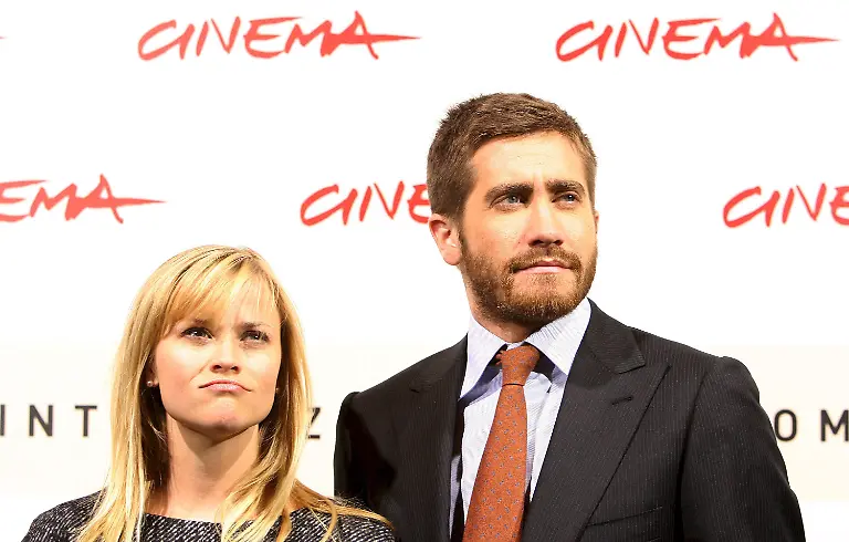 ARCHIV-Gemunkelt-wurde-schon-seit-einiger-Zeit-doch-jetzt-scheint-es-sicher-Die-Schauspieler-Reese-Witherspoon-33-und-Jake-Gyllenhaal-28-Archivfoto-vom-21-10-2007-haben-sich-nun-doch-getrennt-Die-beiden-sollen-bereits-Anfang-Dezember-Schluss-gemacht-haben-wie-die-Los-Angeles-Times-am-Donnerstag-berichtete-Witherspoon-soll-sich-noch-nicht-bereit-gefuehlt-haben-fuer-eine-neue-Ehe-Ausserdem-will-sie-mehr-Zeit-mit-ihren-Kindern-haben-berichteten-US-Medien-Ende-November-hatte-die-Oscar-Gewinnerin-Trennungsgeruechte-noch-dementiert-Gyllenhaal-und-Witherspoon-waren-sich-2008-beim-Dreh-zum-Film-Machtlos-naeher-gekommen-Aus-ihrer-geschiedenen-Ehe-mit-Schauspieler-Ryan-Philippe-hat-Witherspoon-eine-Tochter-10-und-einen-Sohn-6