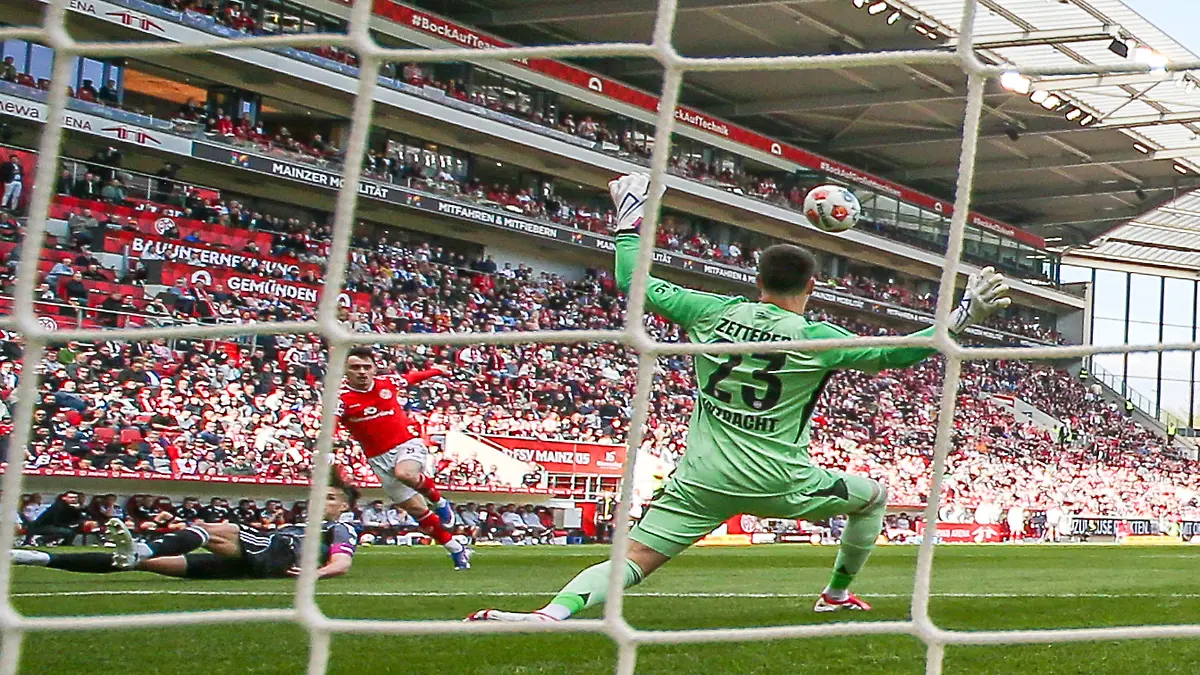1-Bundesliga-1-FSV-Mainz-05-Eintracht-Frankfurt-am-22-03