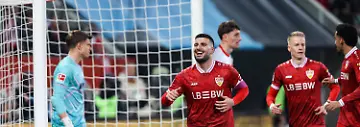 Tor-fuer-den-VFB-Stuttgart-1-4-durch-Deniz-Undav-VfB-Stuttgart-26-Torjubel-im-Team-Deniz-Undav-VfB-Stuttgart-26-rennt-zum-Fanblock-mit-Chris-Fuehrich-VfB-Stuttgart-10-GER-FC-Augsburg-vs-VfB-Stuttgart-1-Bundesliga-Fussball-27-Spieltag-Saison-2025-2026-22-03-2026-DFB-DFL-REGULATIONS-PROHIBIT-ANY-USE-OF-PHOTOGRAPHS-AS-IMAGE-SEQUENCES-AND-OR-QUASI-VIDEO-GER-FC-Augsburg-vs-VfB-Stuttgart-1-Bundesliga-Fussball-27-Spieltag-Saison-2025-2026-22-03