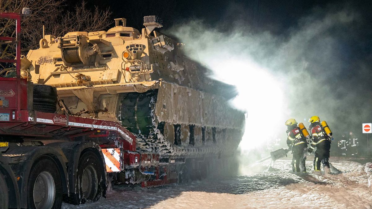 Mit US-Panzer beladen: Lkw fängt bei Hainichen Feuer