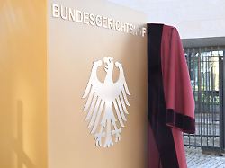 Drei Meter Karmesinrot: Werden die roten Richterroben knapp?