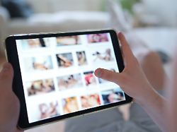 Erschütternde Studienergebnisse: Frauenhass im Netz hat Folgen in der Offline-Welt