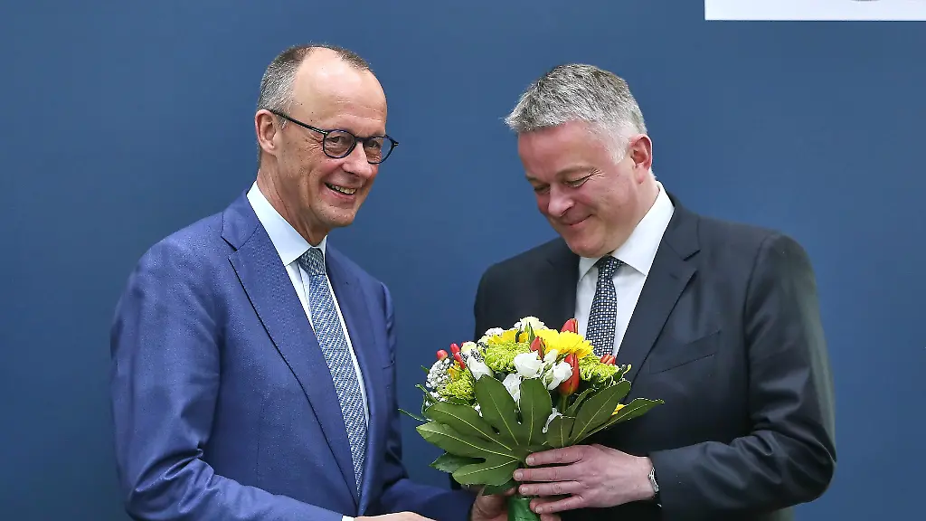 Berlin-Deutschland-Konrad-Adenauer-Haus-CDU-Bundesvorstandssitzung-Bundeskanzler-Friedrich-Merz-CDU-und-Gordon-Schnieder-CDU