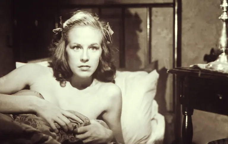 Die-Suenderin-BRD-1950-Regie-Willi-Forst-Hildegard-Knef-Frau-im-Bett-liegen-WICHTIG-Nutzung-nur-redaktionell-bei-Berichterstattung-ueber-diesen-Film-und-seine-Ausstrahlung-Filmtitelnennung-obligatorisch-Titel-Buch-und-Kalendernutzungen-nur-nach-Absprache