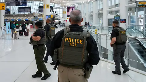 epi_1011939563_REUTERSFOTO_2026-03-23T154906Z 583159138 RC2FAKALA4N6 RTRMADP 3 USA-TRUMP-AIRPORTS.JPG_TSA Security Lines a
