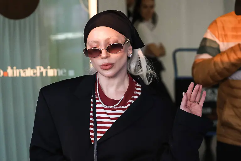 Lady-Gaga-Celebrity-Sightings-In-Milan-Lady-Gaga-arrives-at-Linate-Prime-airport-for-the-two-Italian-stages-of-The-Mayhem-Ball-Tour-at-the-Unipol-Forum-in-Milan-on-October-18-2025-in-Milan-Italy-Milan-Italy-PUBLICATIONxNOTxINxFRA-Copyright-xAlessandroxBremecx-originalFilename-bremec-ladygaga251018-npHov